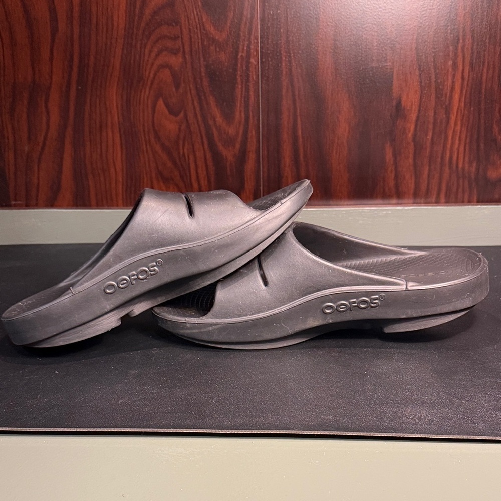 Unisex Black Slide Sandals - Picture 4 of 5